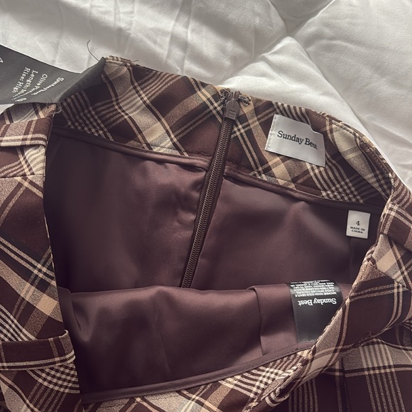 NWT Aritzia Olive Pleated Skirt - Picture 3 of 6